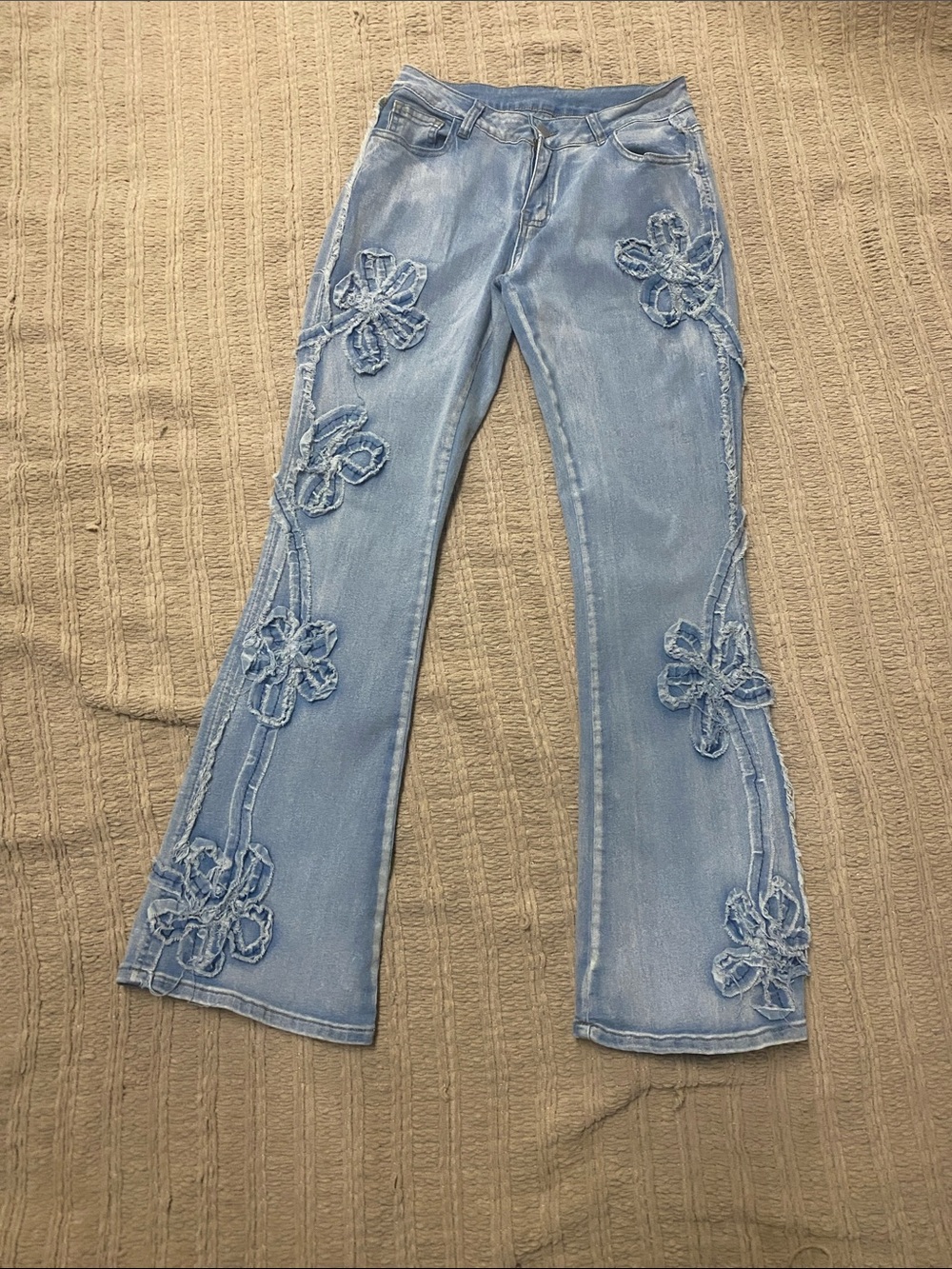 Super cute jeans!